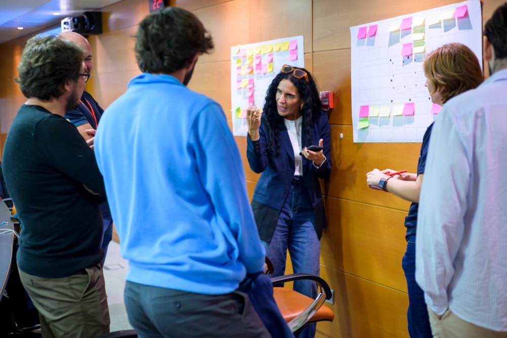 Aline facilitating a group leadership workshop